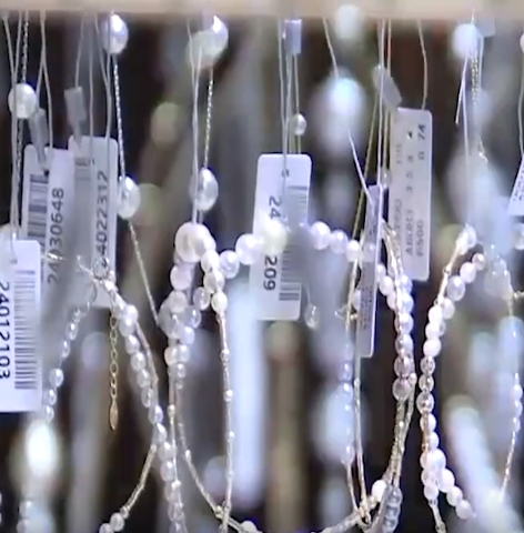 Pearl jewelry is selling out! Zhuji, Zhejiang staged a scene of pearl "sweeping goods"