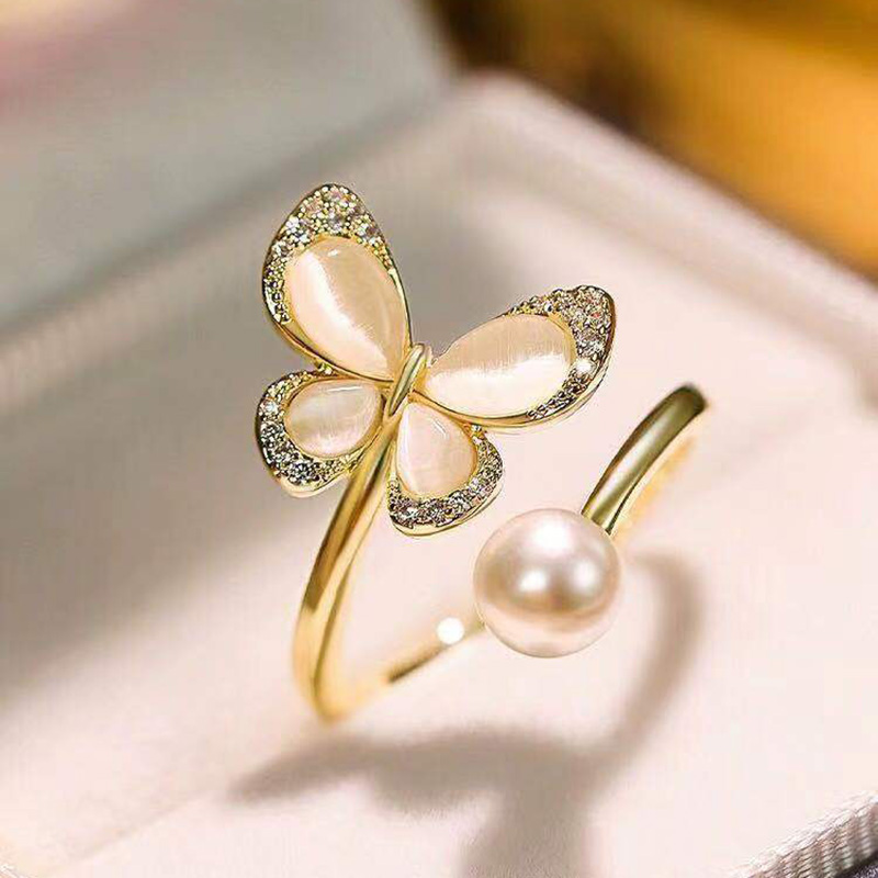 "China-Chic" jewelry is popular in Yiwu, Zhejiang. Southeast Asia has become a popular destination